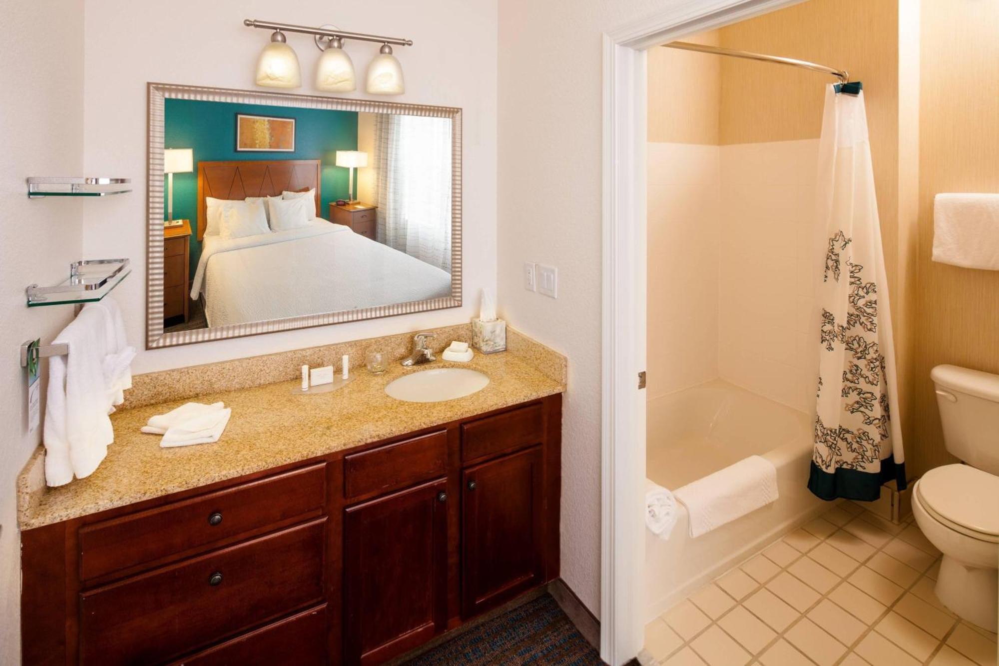 Residence Inn By Marriott Wichita East At Plazzio Екстер'єр фото